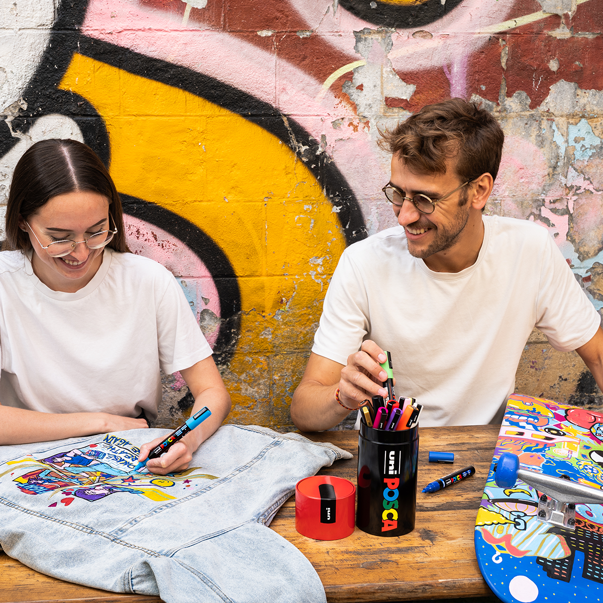 Комбиниран комплект маркери Posca в метална кутия – 13 бр. (PC-3M, PC-5M, PC-5BR)